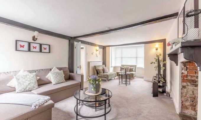 Datchet House | Charming 3BR Cottage Near Windsor & Sights