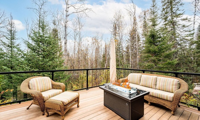 Grand Marais House | Charming 3BR | Near Lutsen & Grand Marais | Arcade