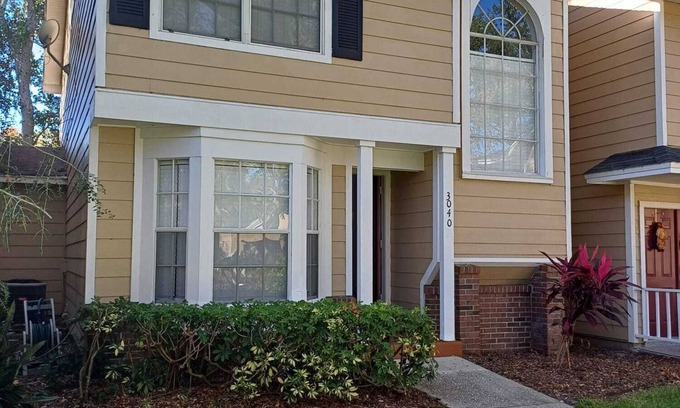 Fox Chase House | Charming 3BR Townhouse in Palm Harbor
