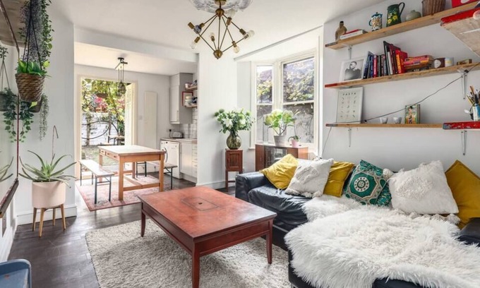 Hackney Downs Apartment | Charming 3BR Victorian Maisonette with Garden