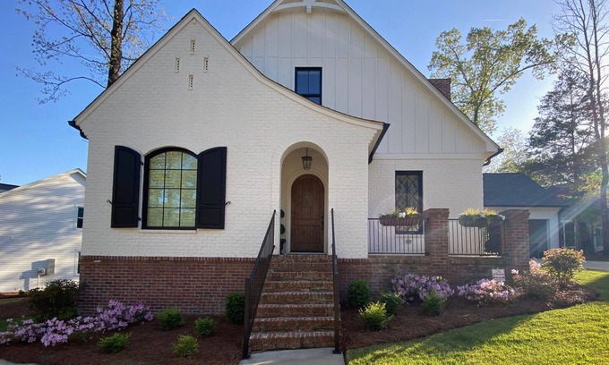 Oxford House | Charming 4 bdrm home perfect for Ole Miss getaway