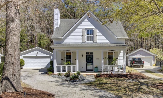 Mount Pleasant House | Charming 4-bedroom house with pool in lovely Mount Pleasant
