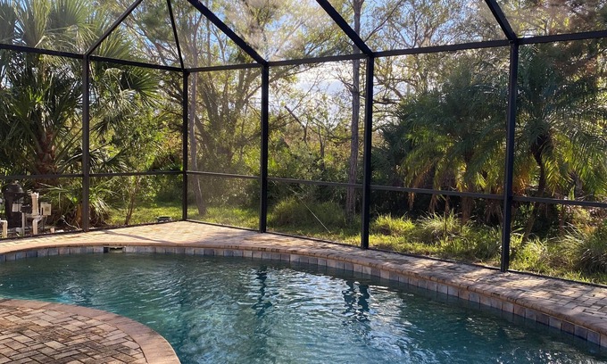 Venetian Falls House | Charming 4-bedroom 3- bathrooms house with pool, Wi-Fi in lovely Venice FL.