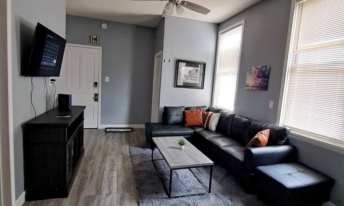 Avondale Apartment | Charming 4-bedroom apartment in delightful Chicago with central heat/AC, WiFi.