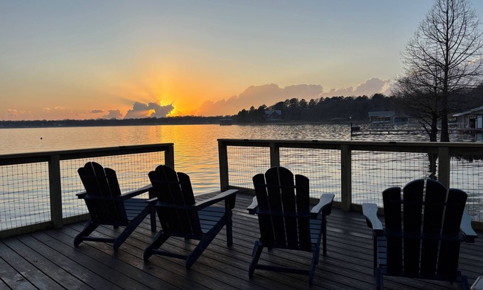 Log Cabin House | Charming 4 bedroom Country Cottage on the Lake