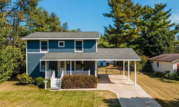 Elk Rapids House | Charming 4-bedroom house in the pleasant Village of Elk Rapids.