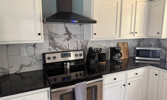 Highview House | Charming 4-bedroom house with AC and fitness room in lovely Louisville