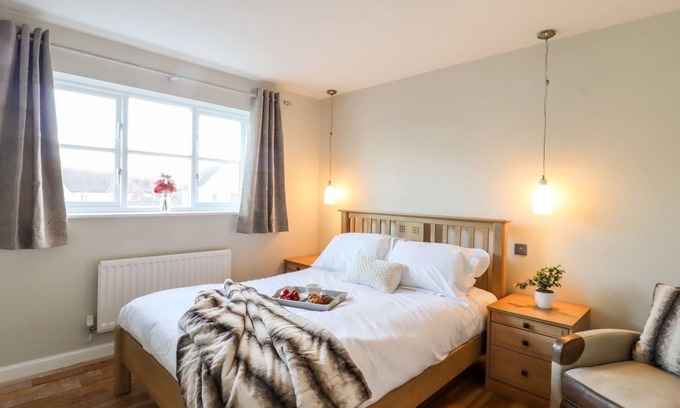 Tiptree House | Charming 4 bedroom home with hottub, parking, WIFI