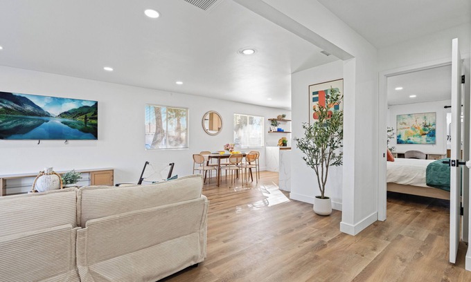 Redlands House | Charming 4-bedroom Pool House in Best Location in Redlands