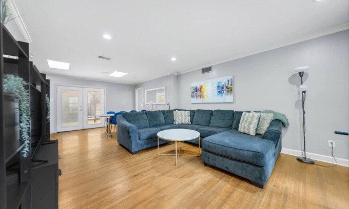 East Memphis House | Charming 4-Bedroom Retreat with Large Yards and Outdoor BBQ