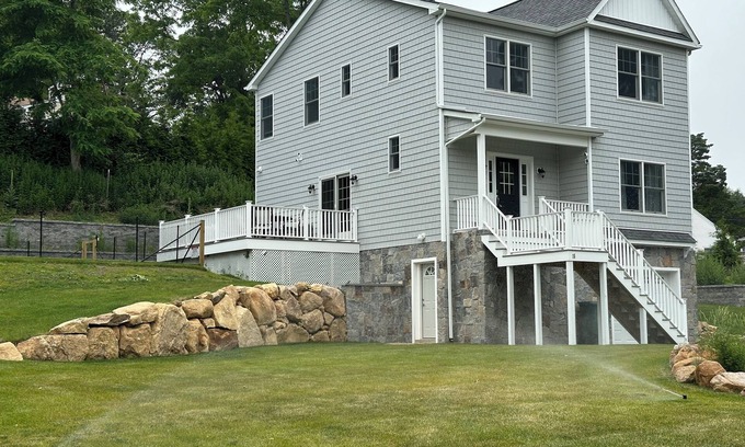 Shinnecock Hills House | Charming 4-bedroom beach house, new construction, high end appliances.
