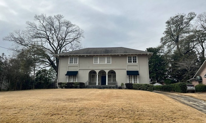 Columbus House | Charming 4bd Home in MidTown