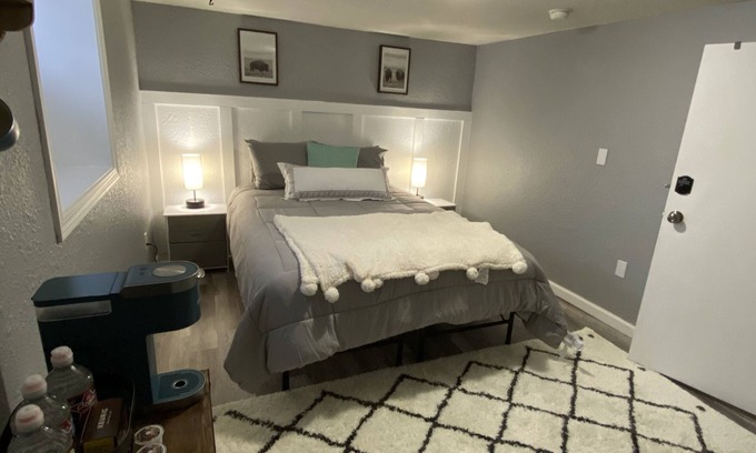 Manhattan House | Charming 5-Bed 2-Bath Home Near Aggieville and K-State! Laundry, Parking On Site