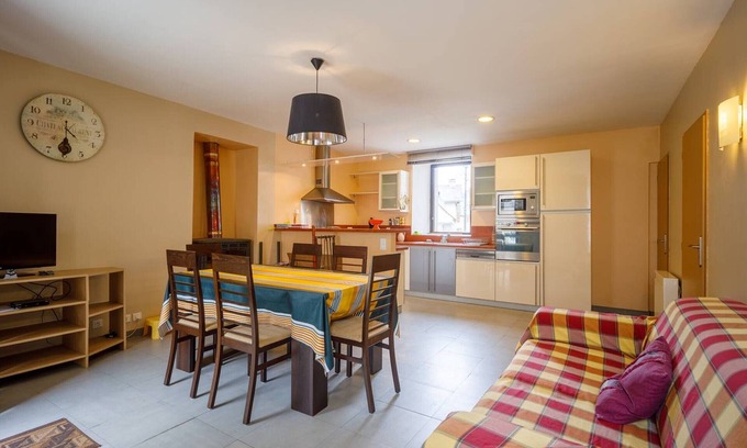 Peyragudes House | Charming 6-Person House in Loudenvielle with Free WiFi and Fireplace