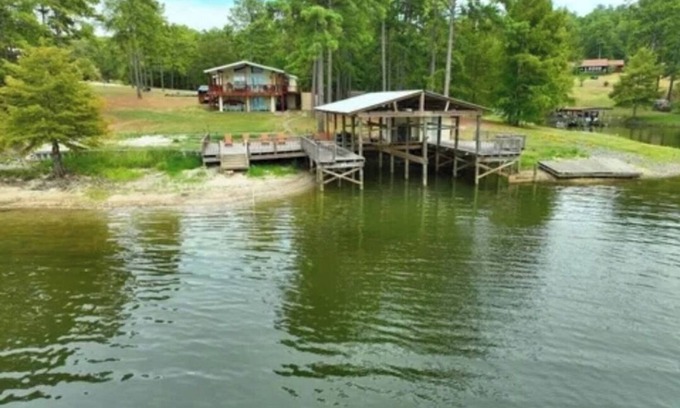 Anacoco House | Charming 7-bedroom house located on South Toledo Bend in Anacoco, LA