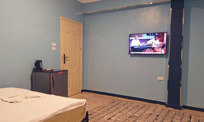Al Haram Hotel | Charming 9-bedroom hotel with AC, WiFi in peaceful Giza Governorate