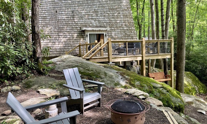 Boone Cottage | Charming A-frame cottage✨Boone & Blowing Rock✨Bold Creek✨Huge Deck✨Hound Ears