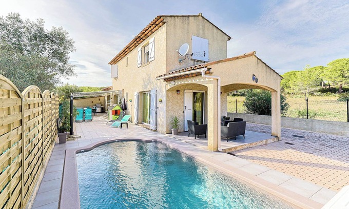 Frejus House | Charming air-conditioned house with heated swimming pool. 6/8 pers. 5 Km from beaches.