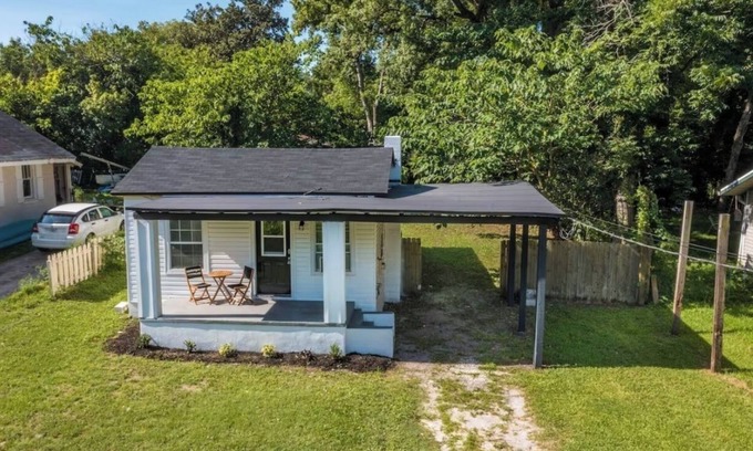 Lakeshore South House | Charming and affordable 2-bedroom home in Avondale w/WiFi, AC, essentials