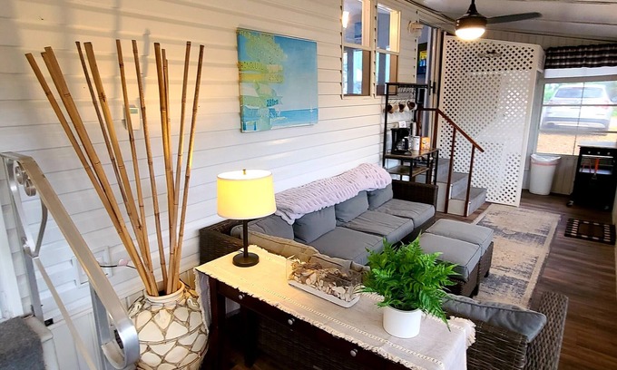 Braden River House | Charming and Cheerful Sarasota Rental with Full Resort Amenities!