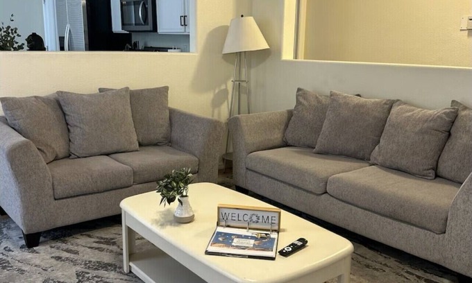 Westgate Heights House | Charming and Cozy 3 Bedroom Home