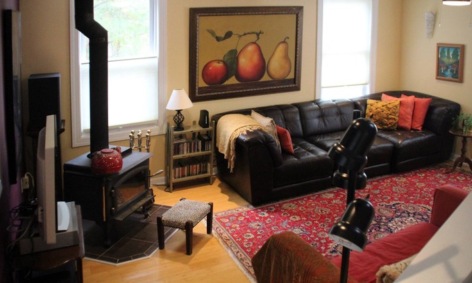Cambridge House | Charming and Private with a Water view