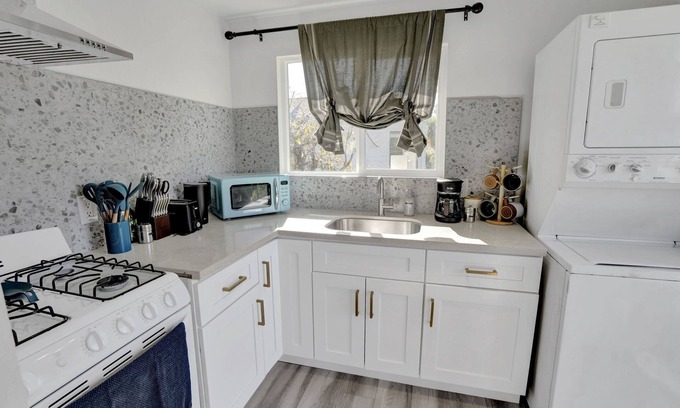 West Whittier-Los Nietos Apartment | Charming and Retro-inspired one-bedroom duplex near shopping and dining!