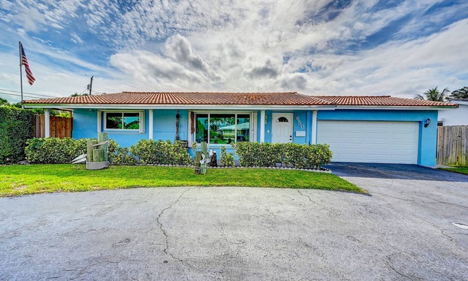Cypress Lakes House | Charming and snowbird-friendly bungalow with enclosed yard, pool, grill, AC