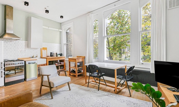 Brixton Apartment | Charming and Spacious Apartment in Central Brixton