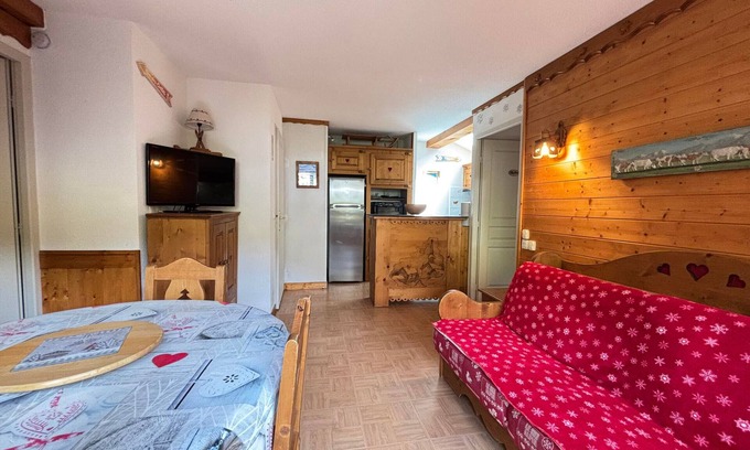 Flumet Apartment | Charming apartment at the foot of the slopes with pool and parking