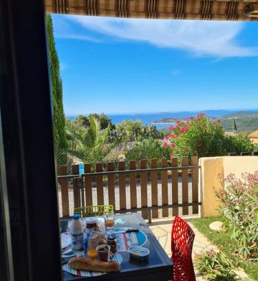 La Croix-Valmer Apartment | charming apartment - view of the Cavalaire bay