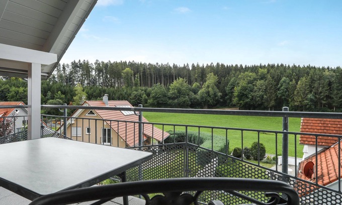 Neukirch Apartment | Charming Apartment “Merk” in a Quiet Area with Wi-Fi, Balcony & Garden