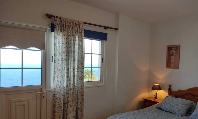 Mocanal Apartment | Charming Apartment with Stunning Sea Views in El Mocanal