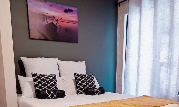 Downtown Johannesburg Apartment | Charming apartment in fabulous Johannesburg, Maboneng with WiFi