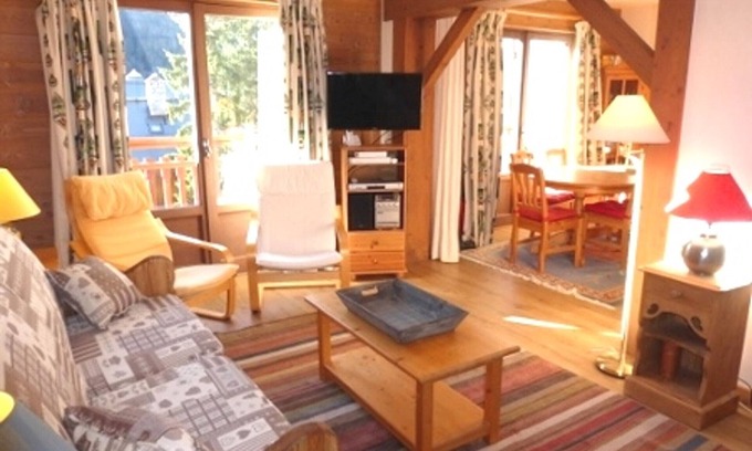 Meribel Centre Apartment | Charming apt in Méribel, 3 rooms, 6 people, near slopes, Fireplace, WiFi, Garage