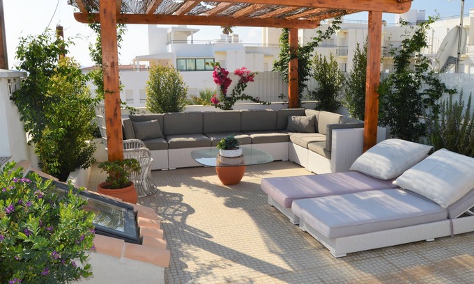 Meia Praia Apartment | Charming Apt w/roof terrace and stunning views. 2 min walk to Beach/restaurants