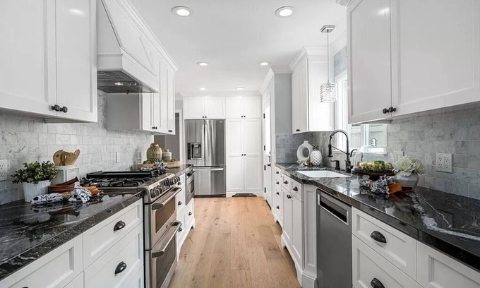 Balboa Island House | Charming Balboa Island Retreat