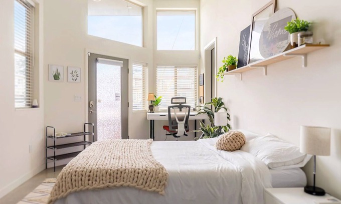 Whittier Heights Apartment | Charming Ballard studio with a movie projector