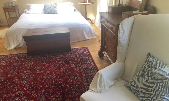 Surry House | Charming barn in lovely Surry with AC, WiFi