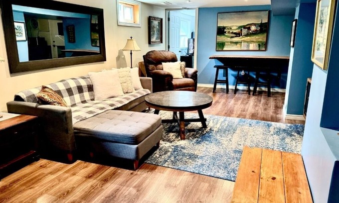 Peterborough Apartment | CHARMING BASEMENT APARTMENT MINUTES FROM DOWNTOWN, LITTLE LAKE, AND AMENITIES