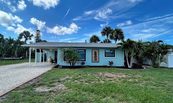 Grove City House | Charming bayside bungalow- canal access w/no bridges for beach, fishing, boating
