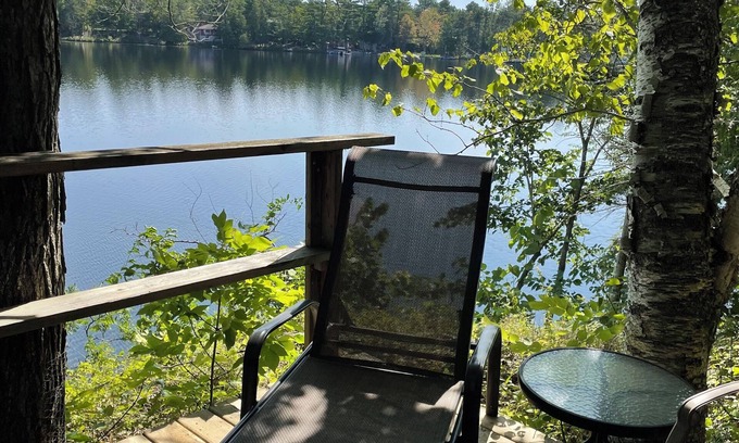 Havelock-Belmont-Methuen Cottage | Charming bayside Kawarthas cottage with antique finishes and original art