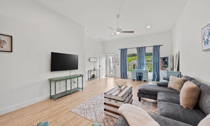 Naples Park House | Charming Beach Bungalow B