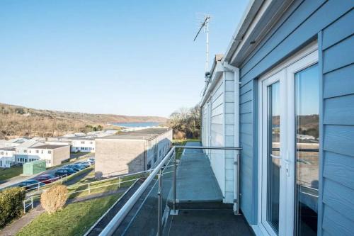 Pembroke House | Charming Beach Chalet with Balcony & Sea Views