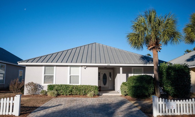 Avalon Beach Estates Cottage | Charming Beach Cottage, Beach Chair Service Included