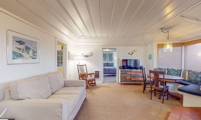 Salmon Creek House | Charming beach cottage with an ocean view, WiFi, gas fireplace, & full kitchen