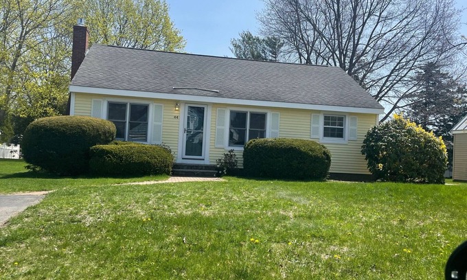 Hampton House | Charming beach cottage in highly desirable Plaice Cove district, Hampton