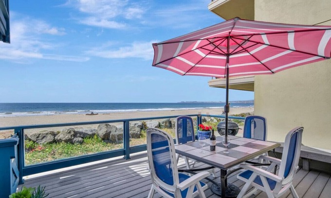 Rio del Mar House | Charming Beach Front Home on the Island