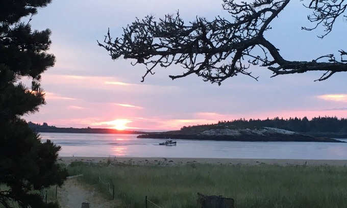 Phippsburg Cottage | Charming Beach Front Cottage- 2025 Summer is booked.