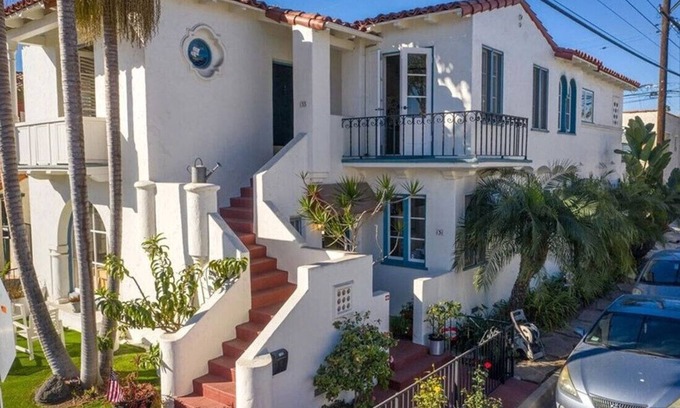 Belmont Shore House | Charming Beach Getaway-Next to Beach & 2nd Street-Quiet part of Belmont Shores